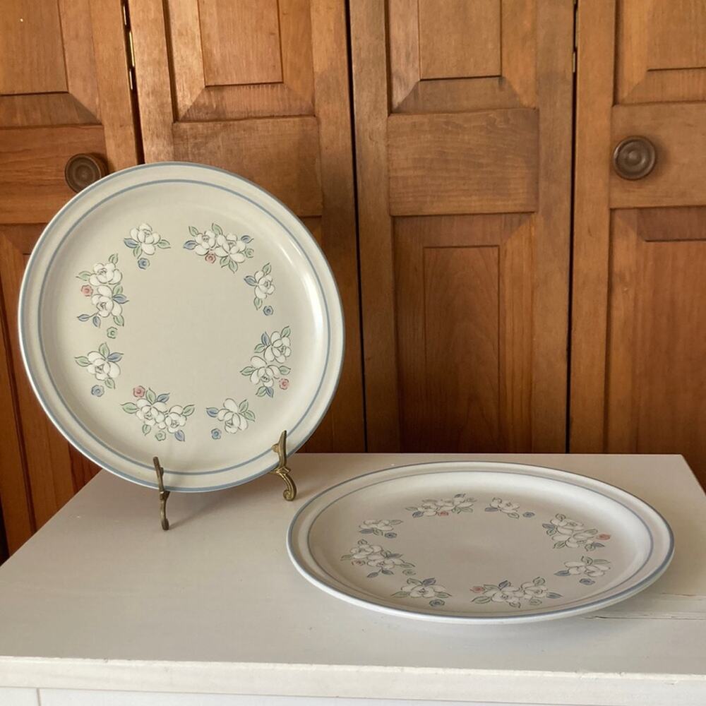 Vintage Hearthside “Chantilly” Fleur de Lune Dinner Plates, Set of 2